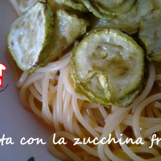 Spaghetti con zucchine fritte e parmigiano - La cucina di nonna Rita