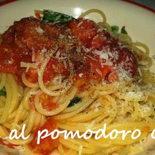Spaghetti Pomodoro crudo aglio e basilico - La cucina di nonna Rita